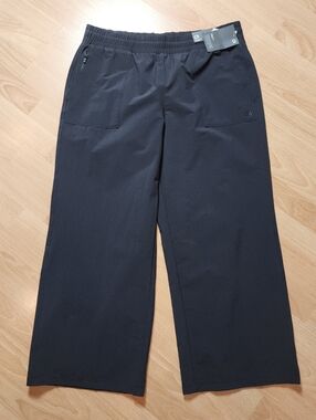 NWT Gap Fit Commuter Wide Crop Pull On Black Pants Nylon Women's Size Medium